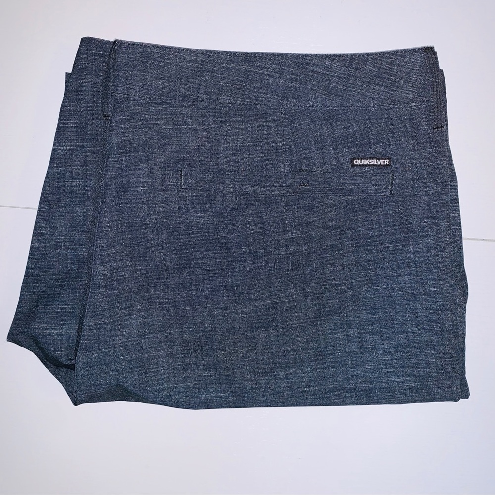 Men’s quiksilver hybrid shorts size 40.